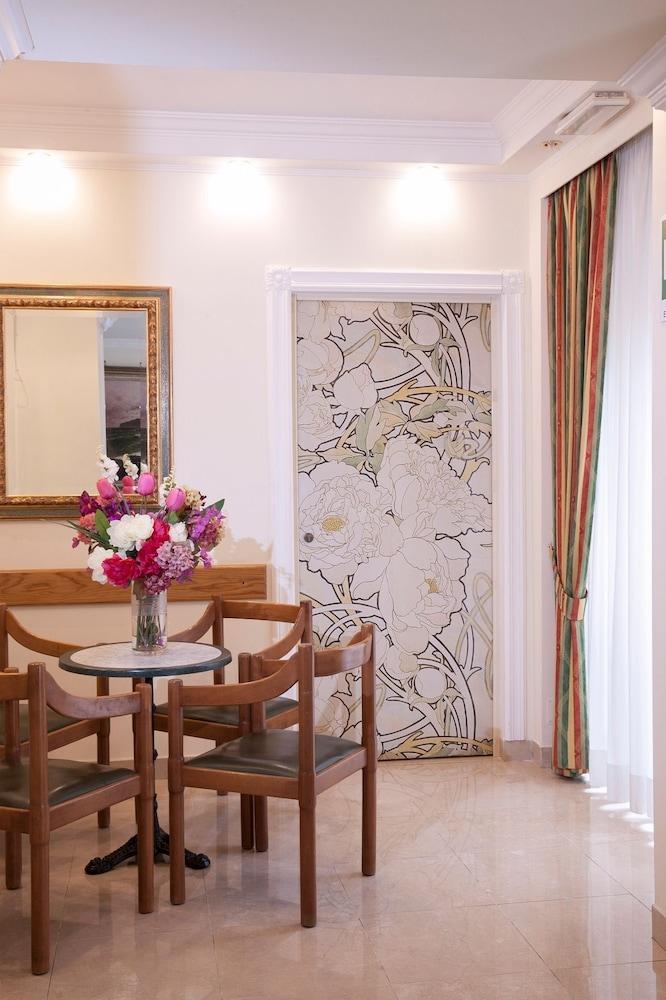 פיוג'י Hotel Ludovici מראה חיצוני תמונה