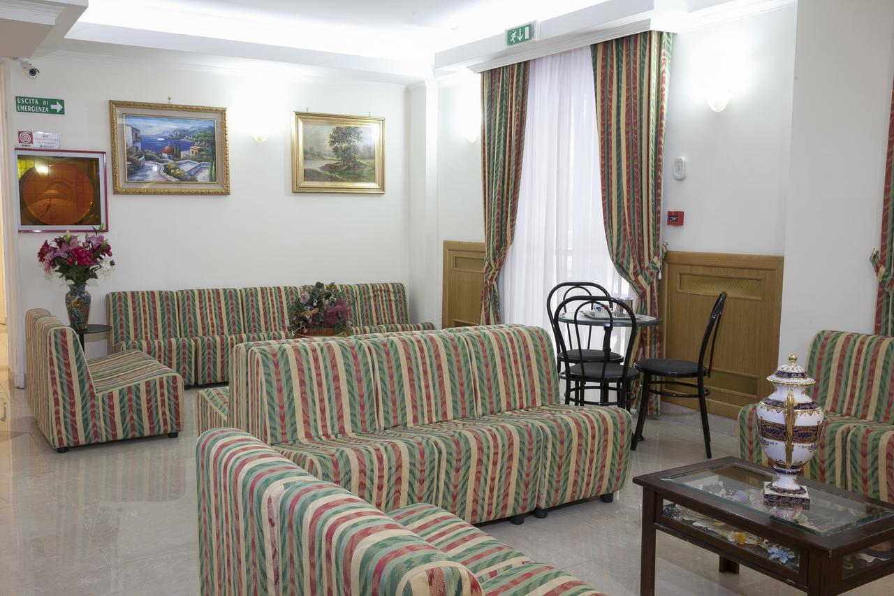 פיוג'י Hotel Ludovici מראה חיצוני תמונה